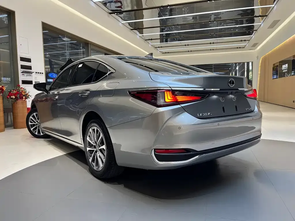 Lexus ES — фото 8