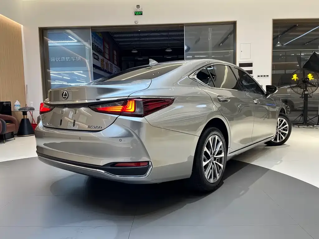 Lexus ES — фото 6
