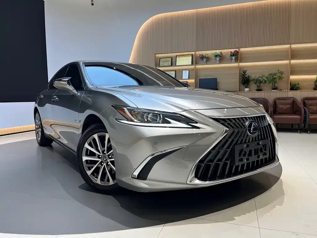 Lexus ES — фото 10
