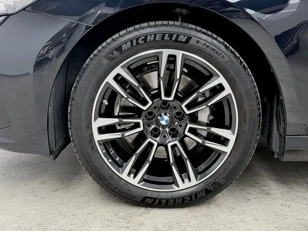 BMW 5 Series — фото 10