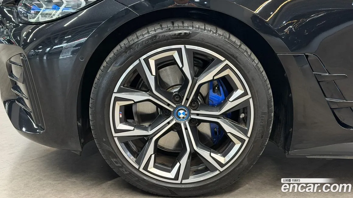 BMW i4 — фото 10