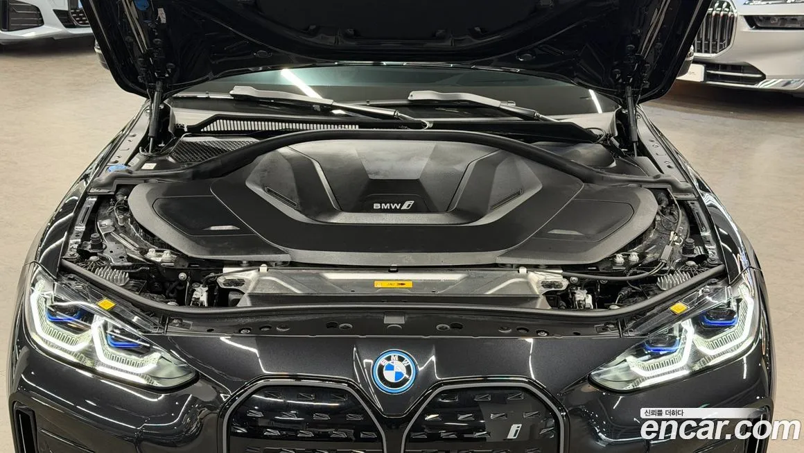 BMW i4 — фото 9