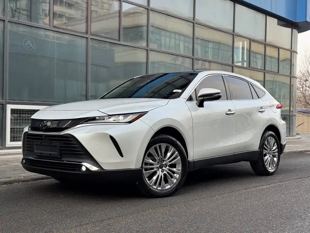 Toyota Harrier — фото 1
