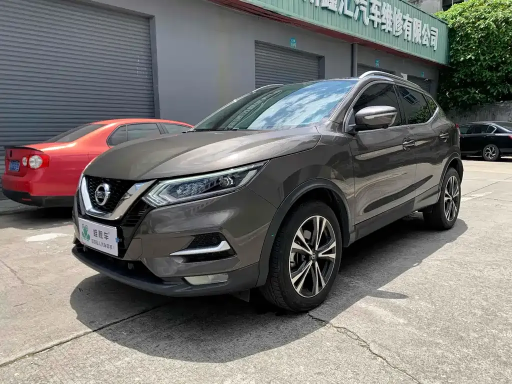 Nissan Qashqai — фото 1