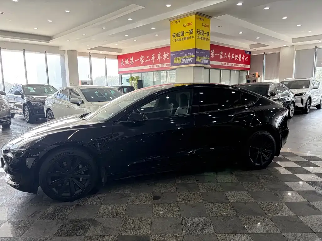 Tesla Model 3 — фото 10