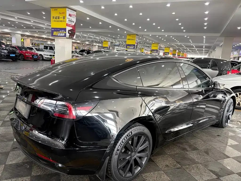 Tesla Model 3 — фото 4