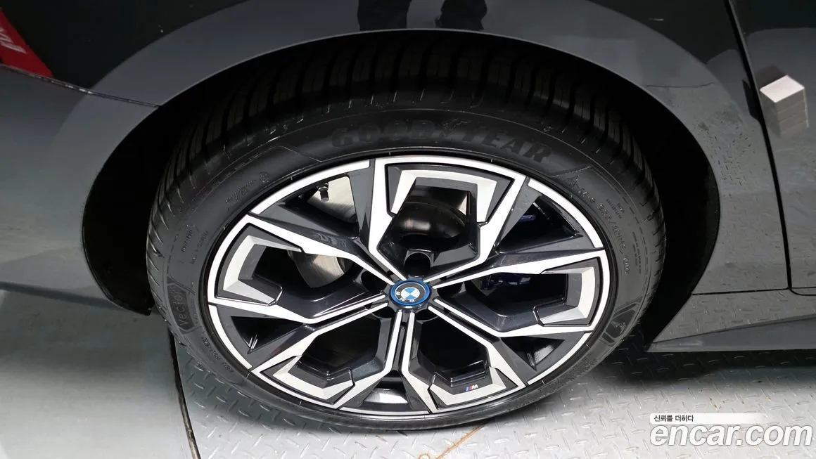 BMW i4 — фото 6