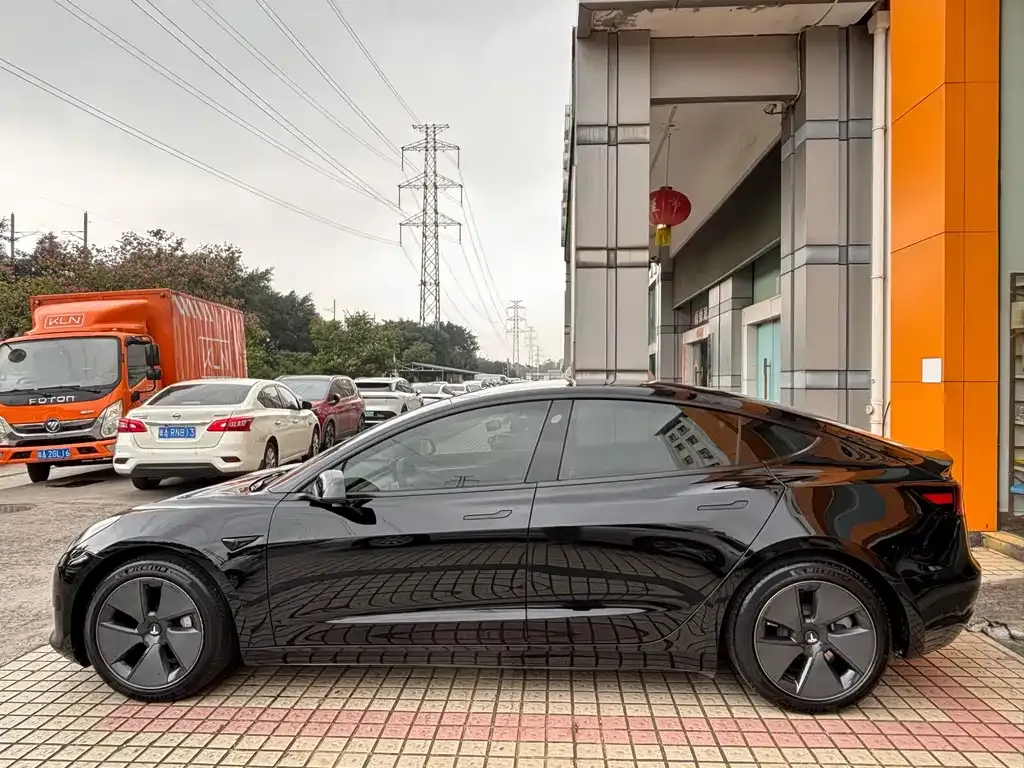 Tesla Model 3 — фото 10