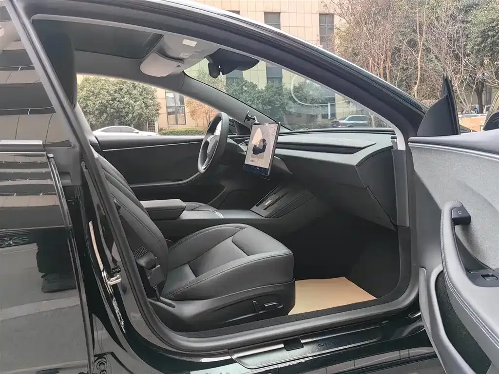 Tesla Model 3 — фото 9