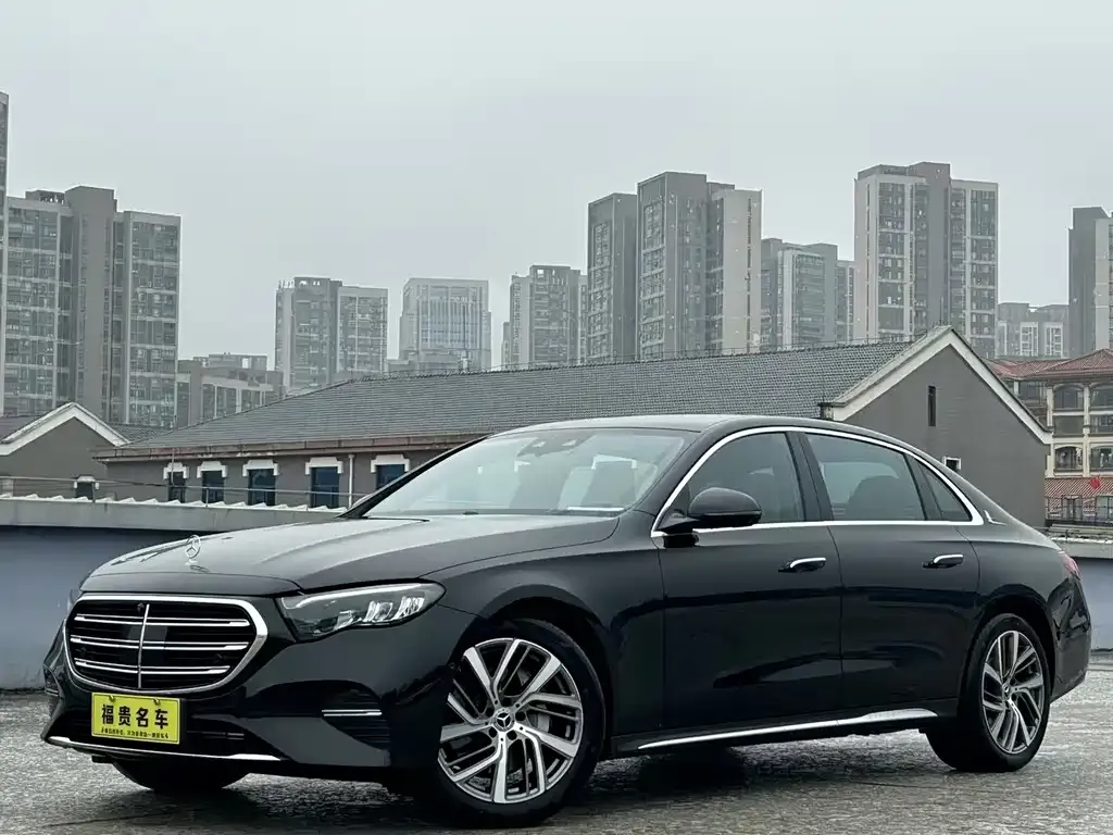 Mercedes-Benz E-Class — фото 1