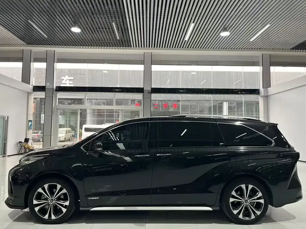 Toyota Granvia — фото 7
