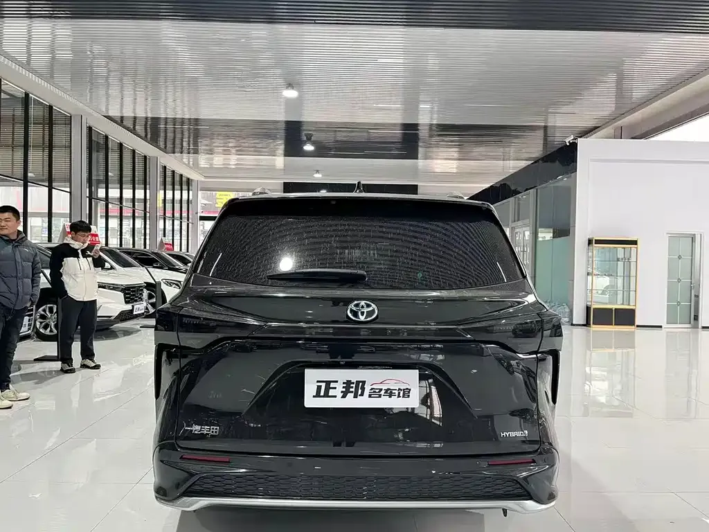 Toyota Granvia — фото 5