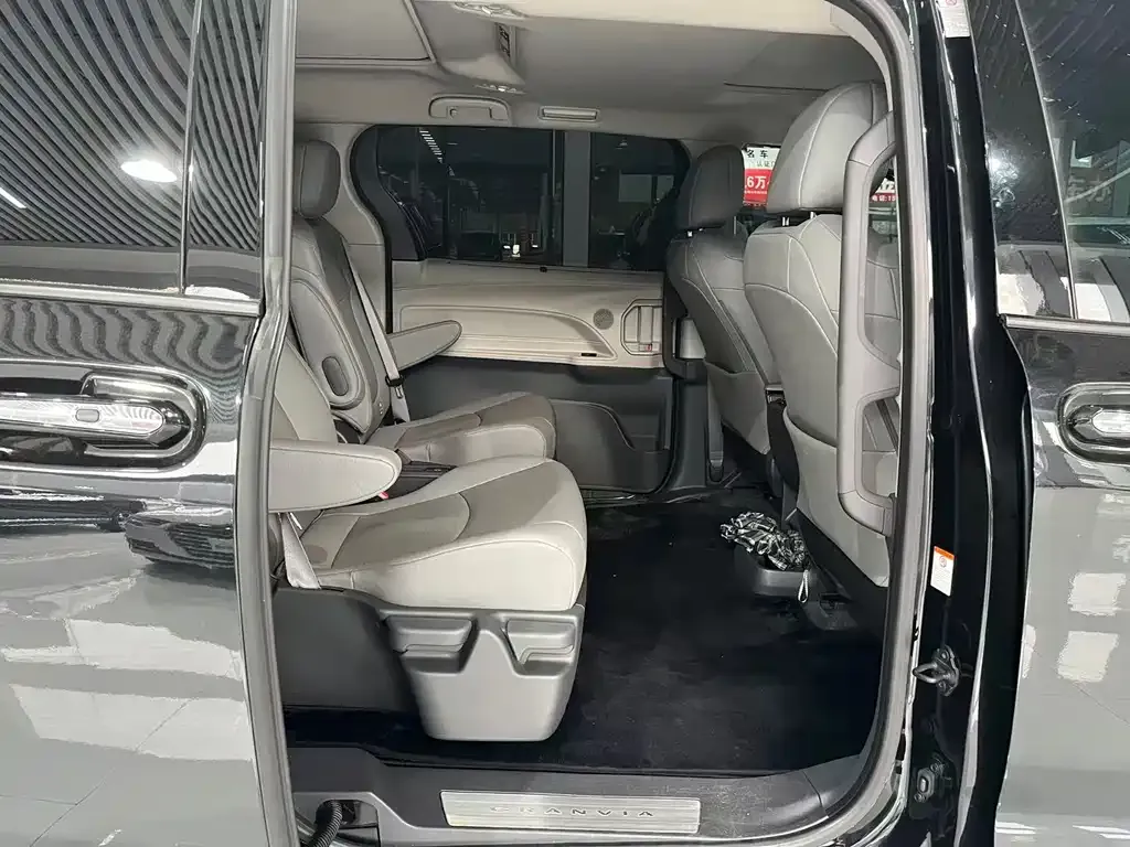 Toyota Granvia — фото 6