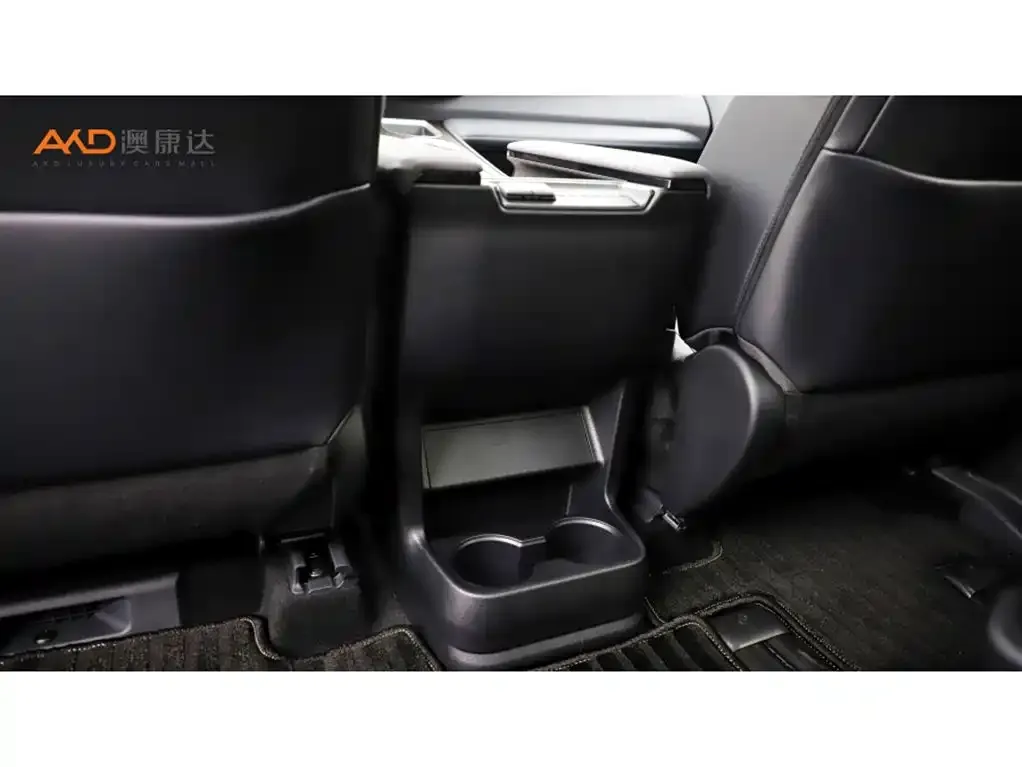 Toyota Granvia — фото 2