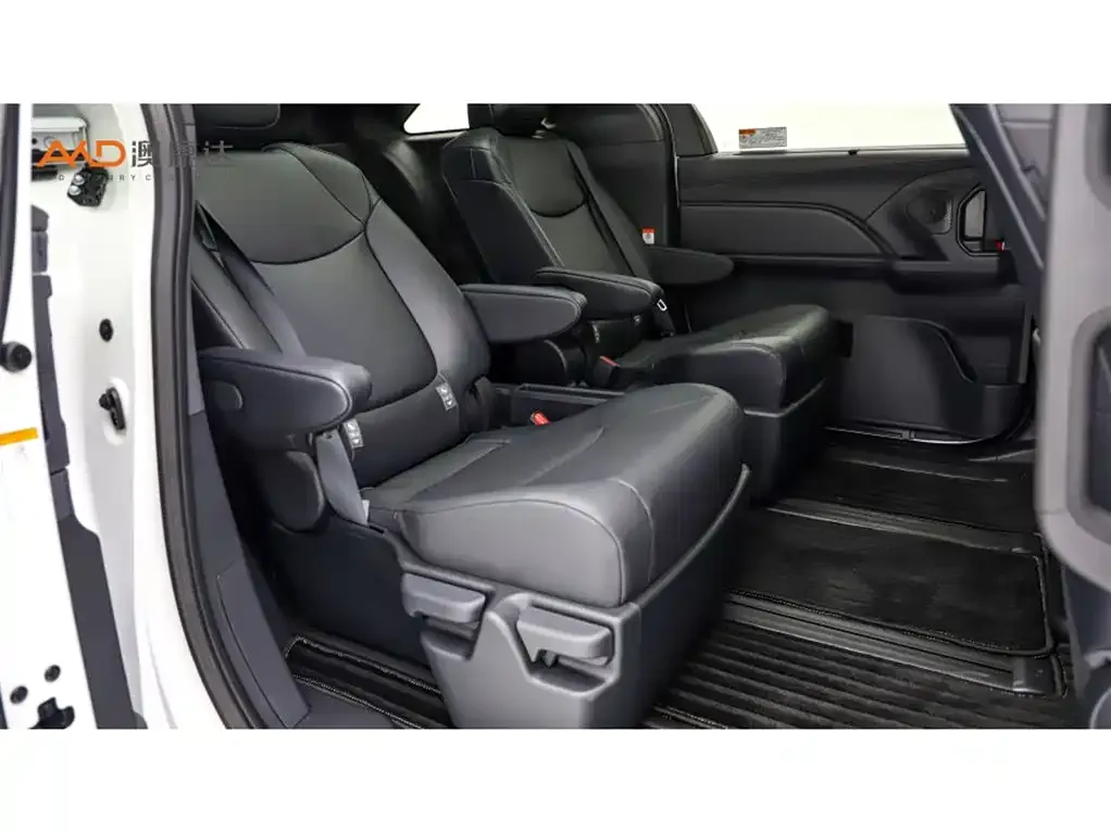 Toyota Granvia — фото 9