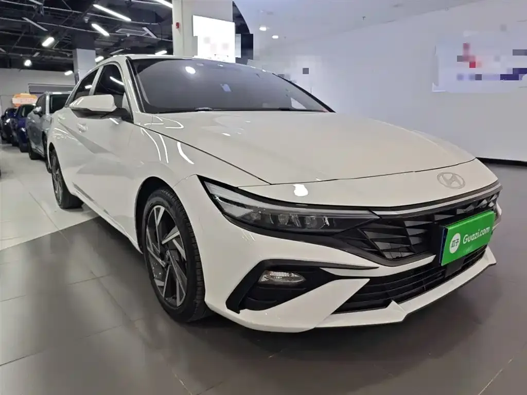 Hyundai Elantra — фото 5