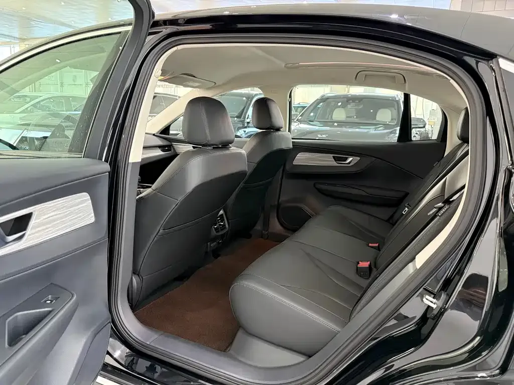 Hongqi E-QM5 — фото 6