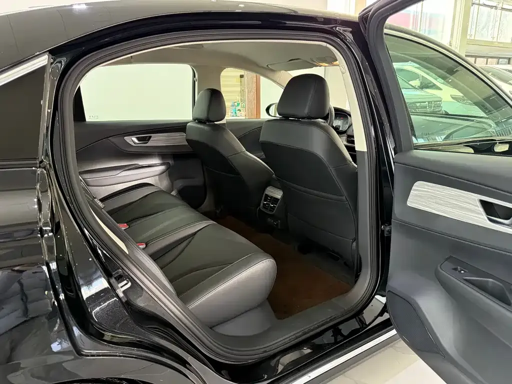 Hongqi E-QM5 — фото 10