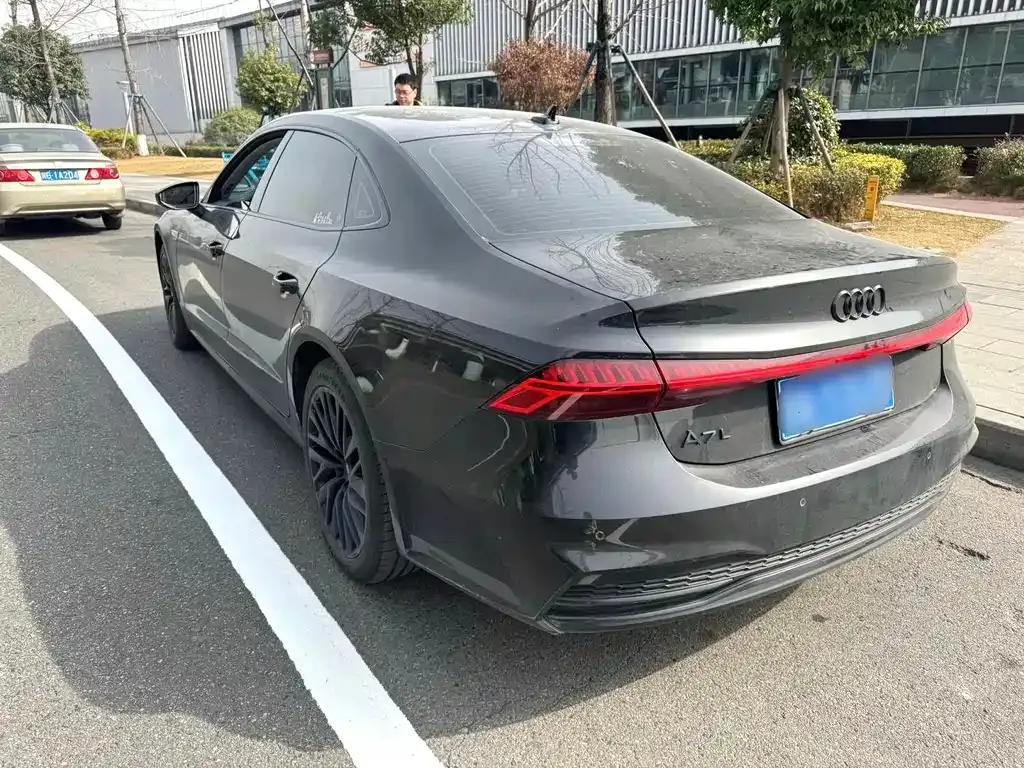 Audi A7L — фото 9