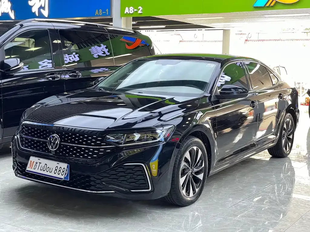 Volkswagen Passat — фото 1