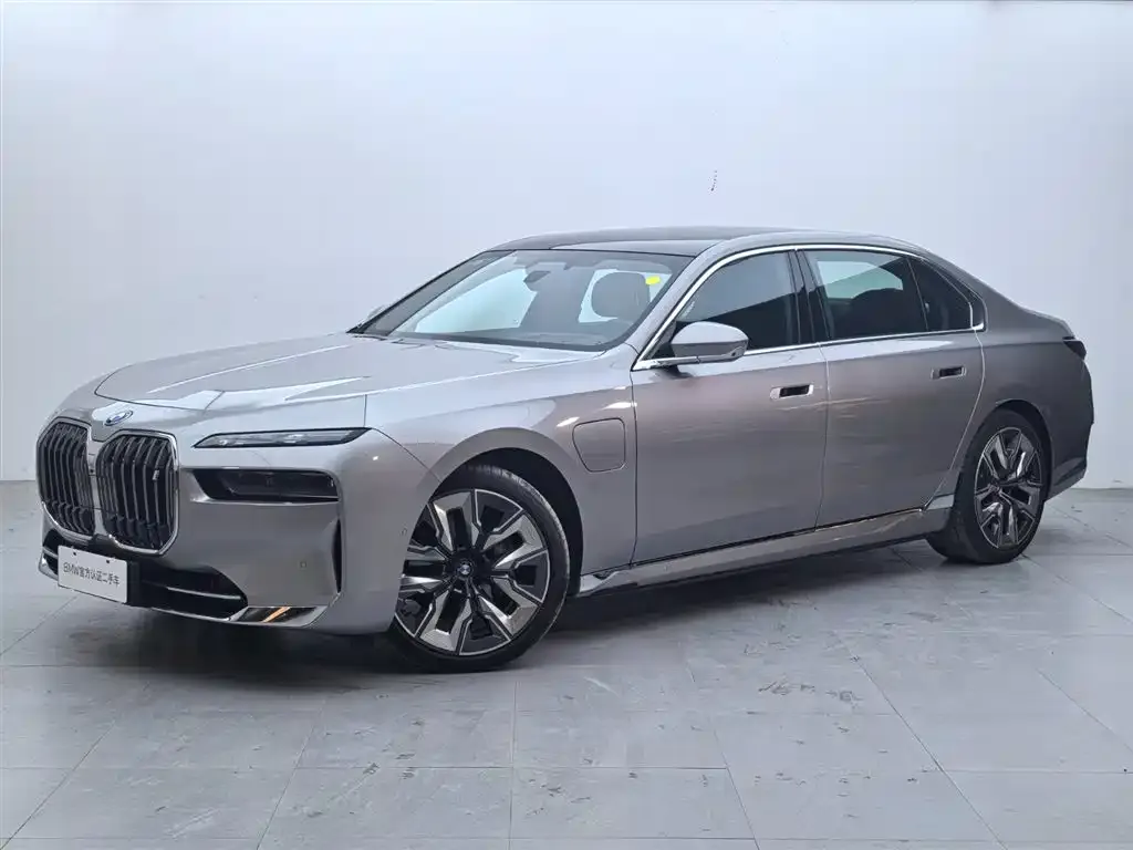 BMW i7 — фото 1