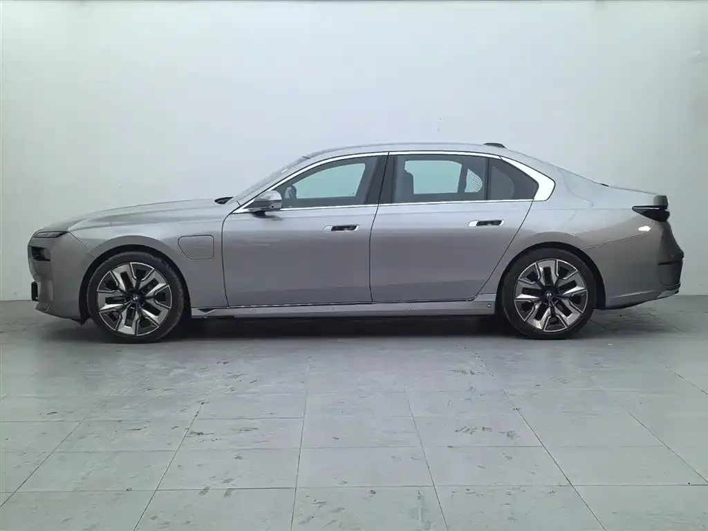 BMW i7 — фото 2