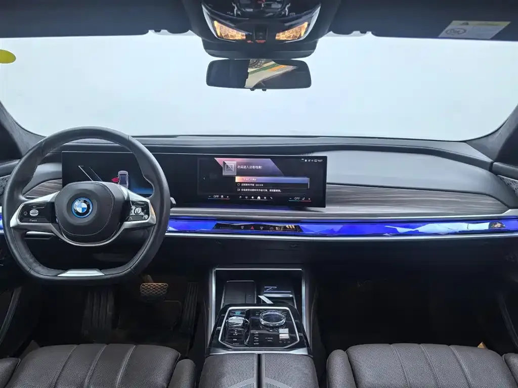 BMW i7 — фото 7