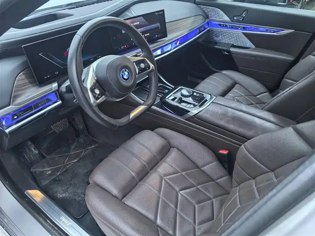 BMW i7 — фото 8