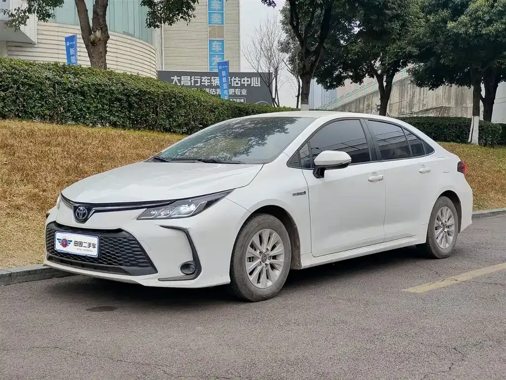 Toyota Corolla — фото 1