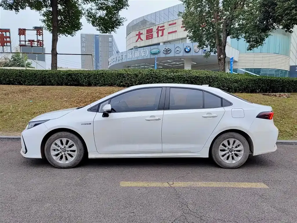 Toyota Corolla — фото 9