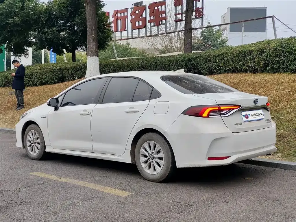 Toyota Corolla — фото 2