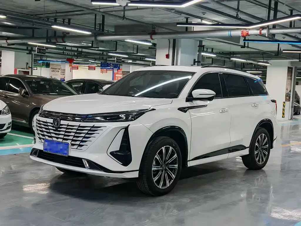Changan CS75PLUS — фото 1
