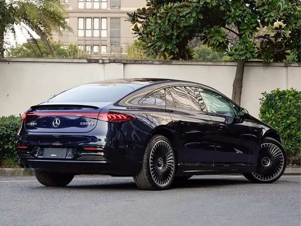 Mercedes-Benz EQS AMG — фото 5