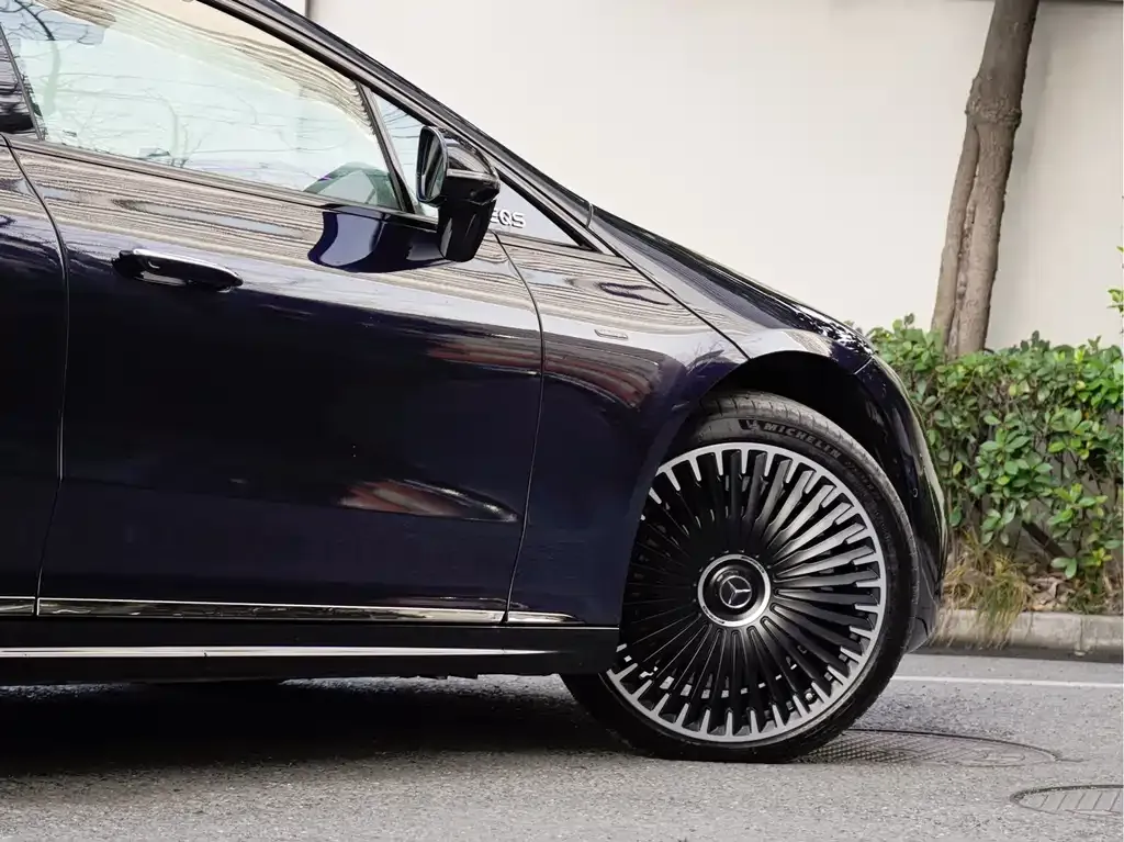 Mercedes-Benz EQS AMG — фото 4