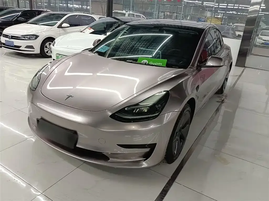 Tesla Model 3 — фото 1