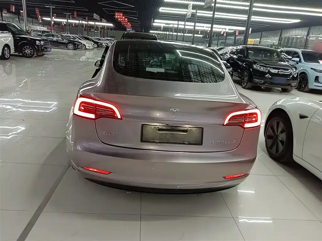 Tesla Model 3 — фото 3