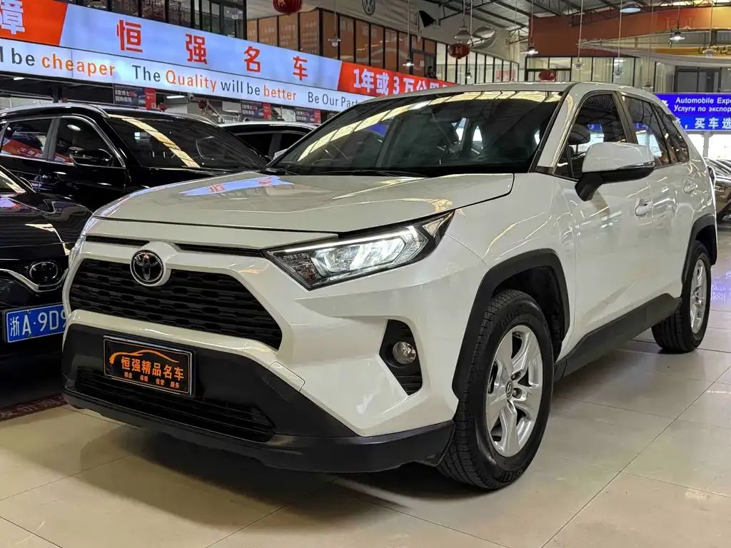 Toyota RAV4 — фото 1