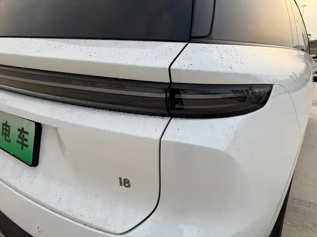 Li Auto i8 — фото 2