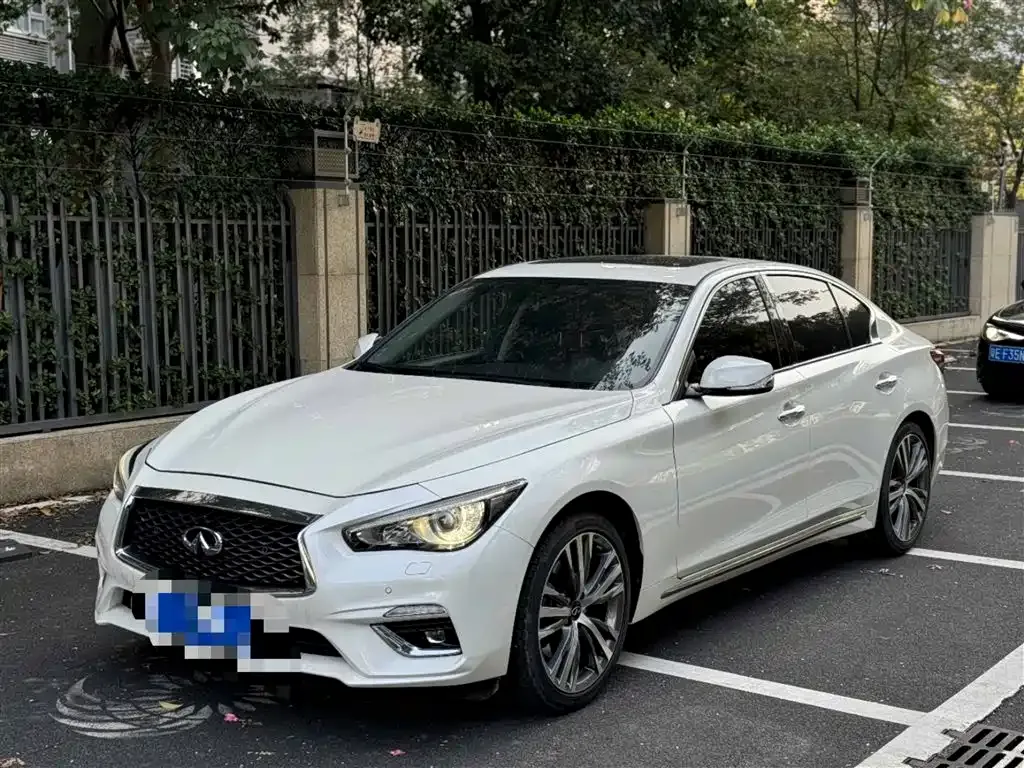 Infiniti Q50L — фото 1