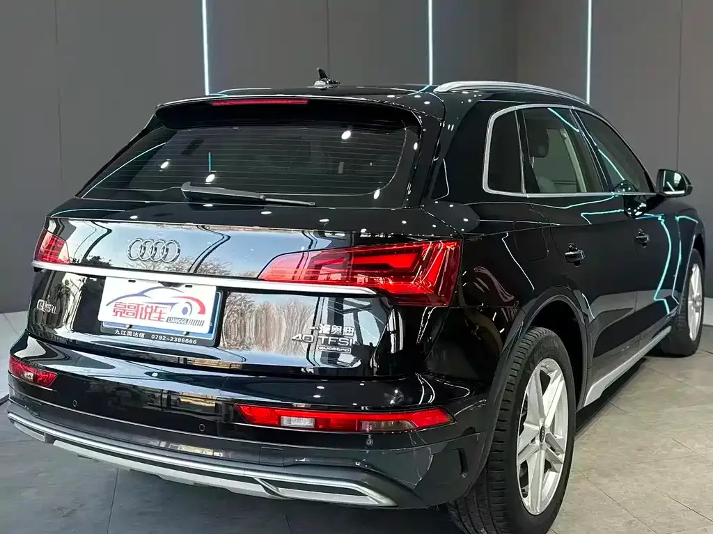 Audi Q5L — фото 8