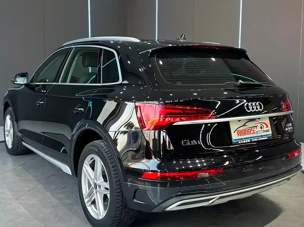 Audi Q5L — фото 6