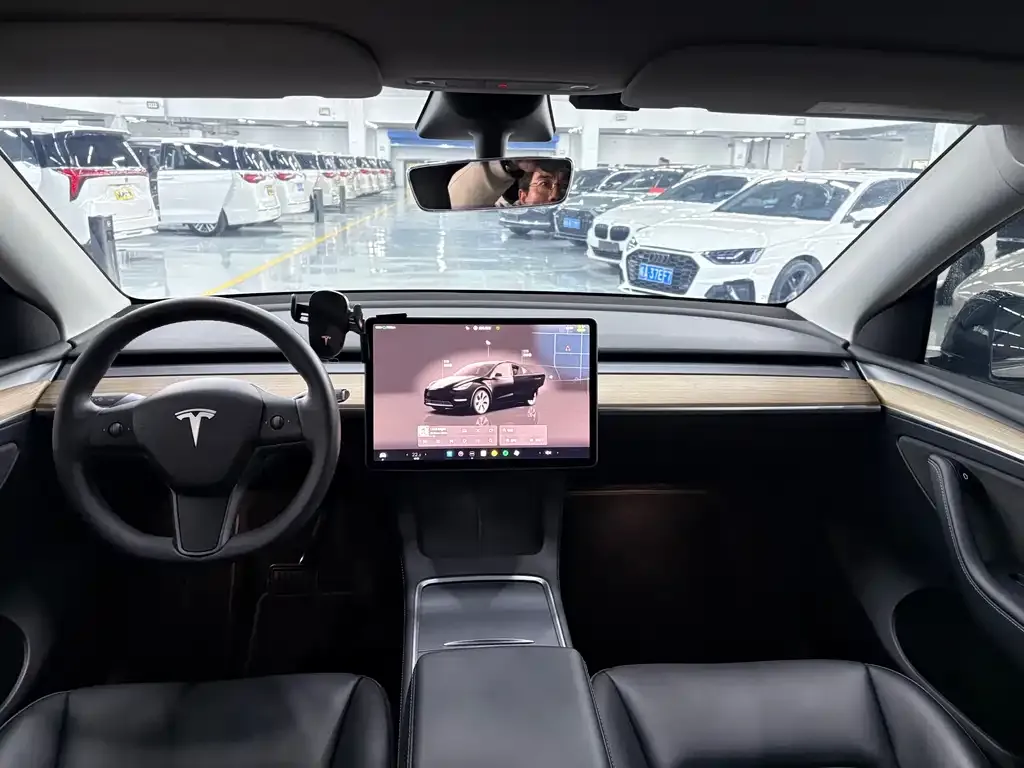 Tesla Model Y — фото 3