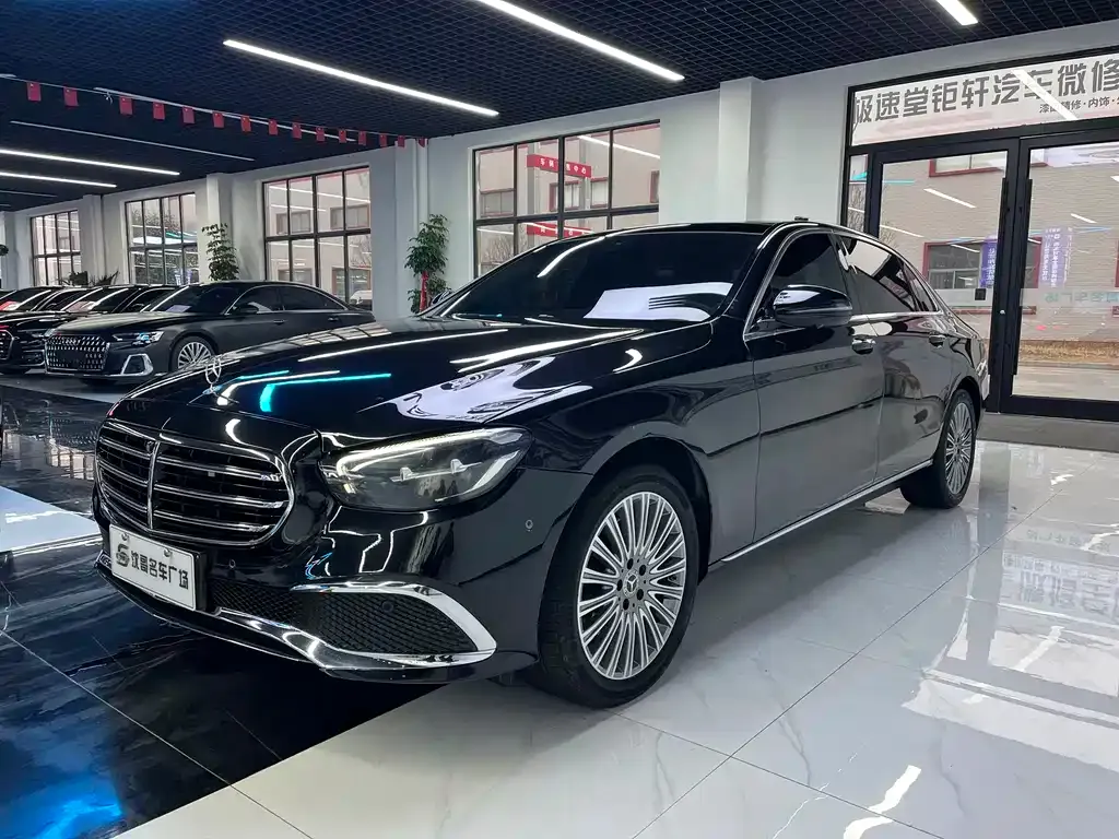 Mercedes-Benz E-Class — фото 1