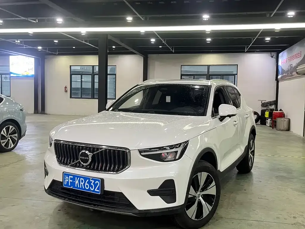 Volvo XC40 — фото 1