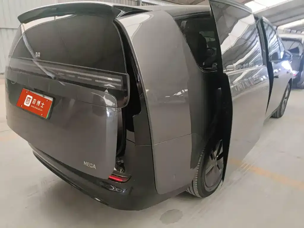 Li Auto MEGA — фото 7