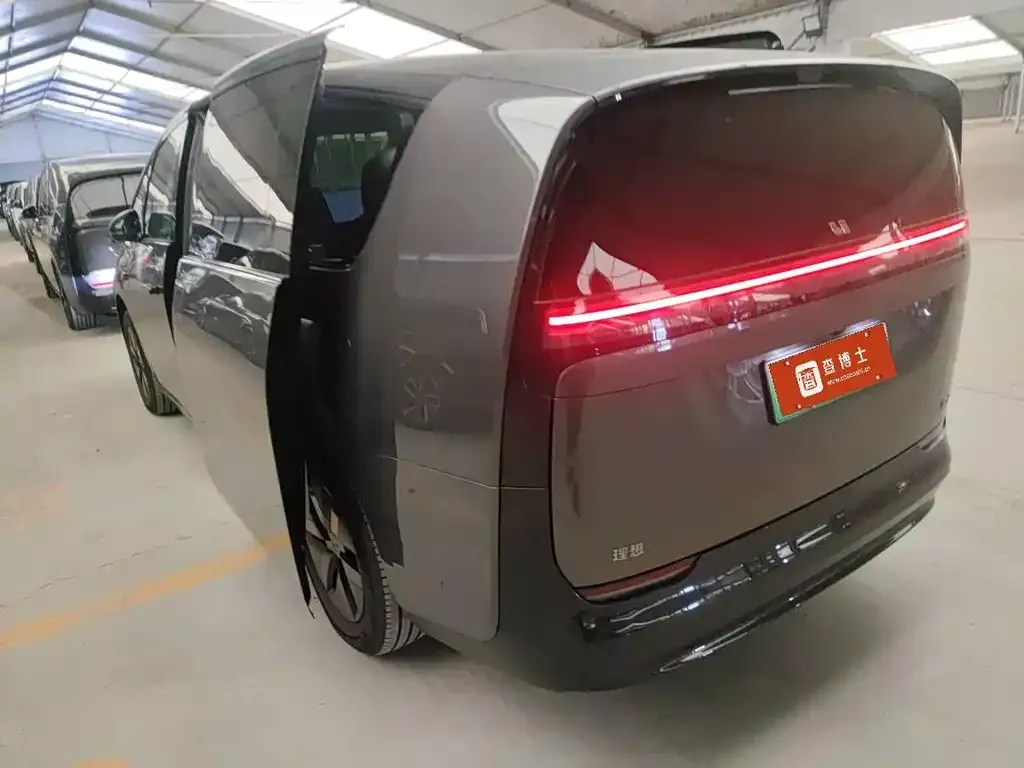 Li Auto MEGA — фото 3