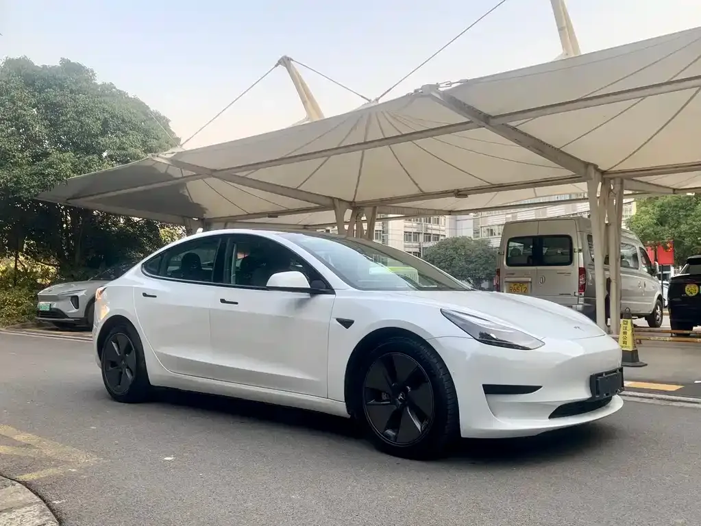 Tesla Model 3 — фото 7