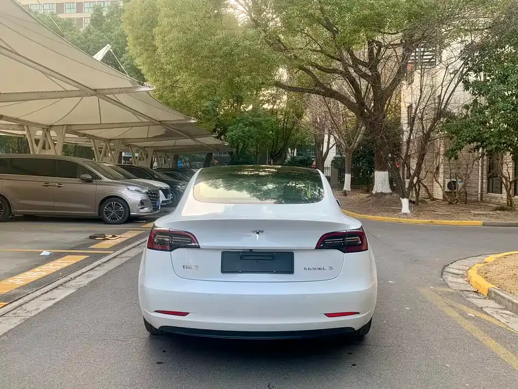 Tesla Model 3 — фото 8