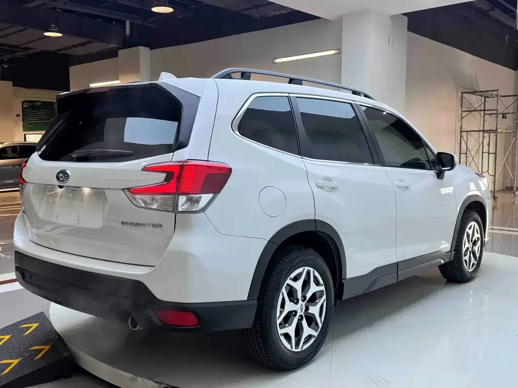 Subaru Forester — фото 9