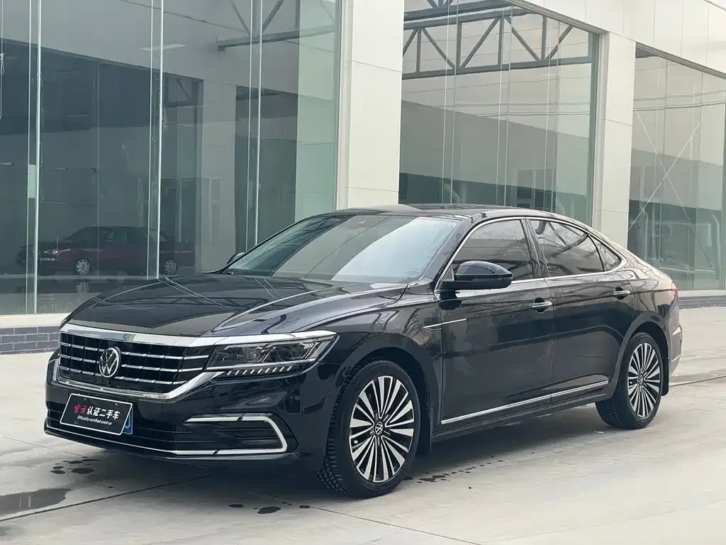 Volkswagen Passat — фото 1